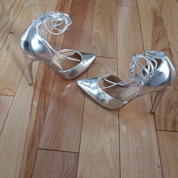 🌟Silver Metallic heels🌟 - Picture 3 of 5